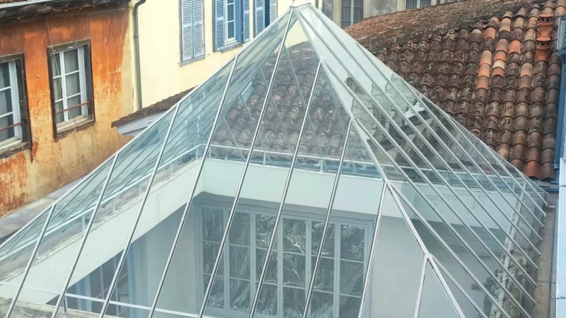 Structure vitrée rénovée de la verrière du 7 Lormand à Bayonne
