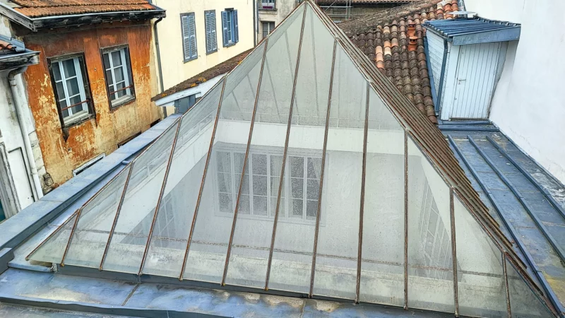 Ancienne verrière de toiture du 7 Lormand à Bayonne