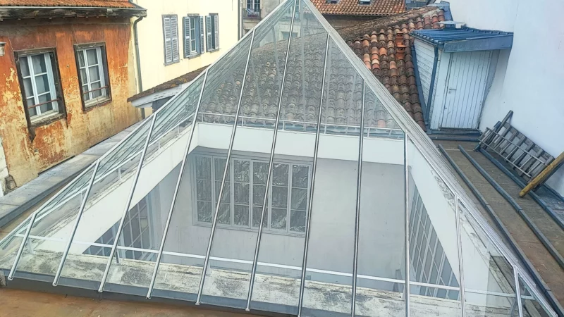 Verrière restaurée au-dessus de la cour intérieure du 7 Lormand à Bayonne